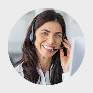 Knick customer service, showing a friendly person. The person is in the office. 