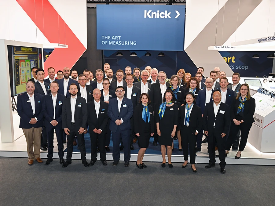 Impressions de l’ACHEMA 2024 Knick’s large, international team at its ACHEMA 2024 trade fair booth.